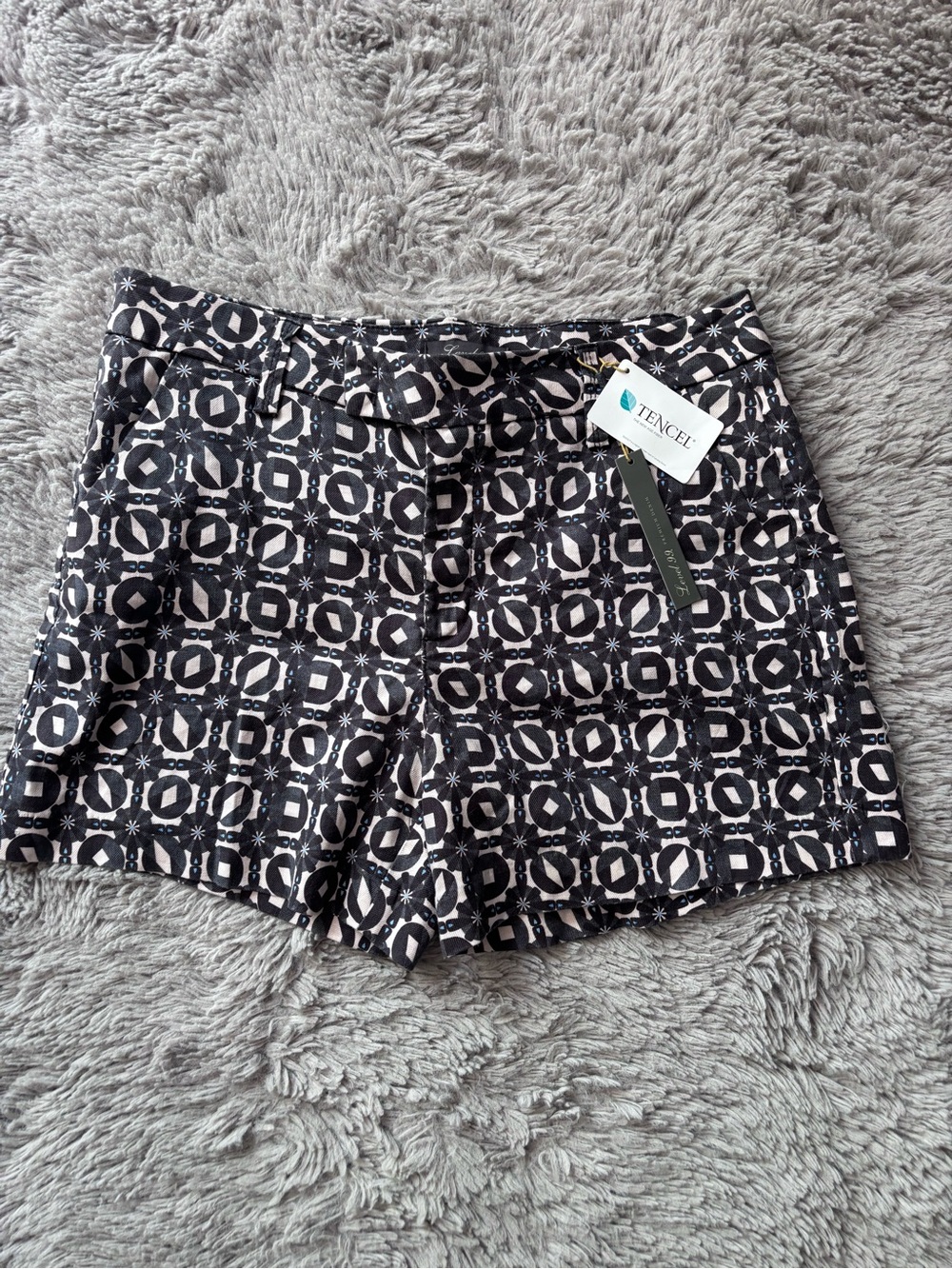 NWT Level 99 Black & White Geometric Print Women's Shorts size 30